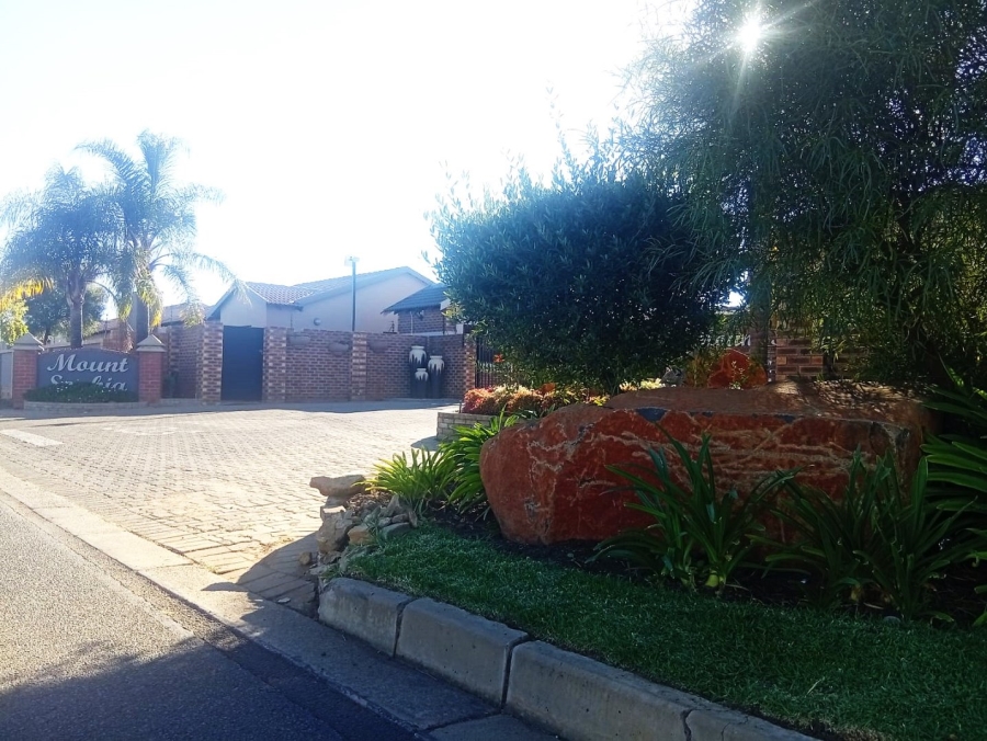 4 Bedroom Property for Sale in Heuwelsig Free State